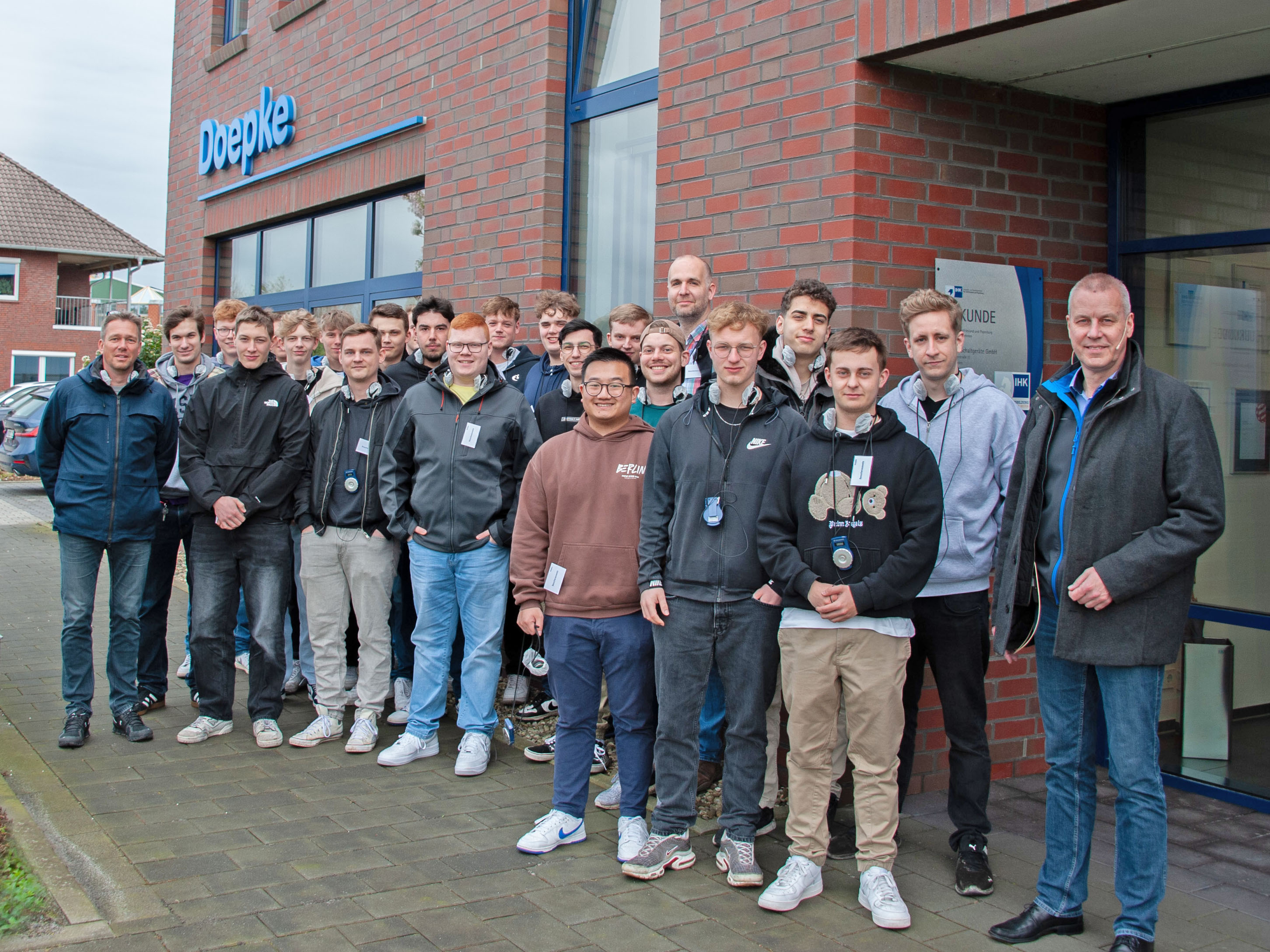Auszubildende der BBS II Emden besuchen die Firma Doepke in Norden