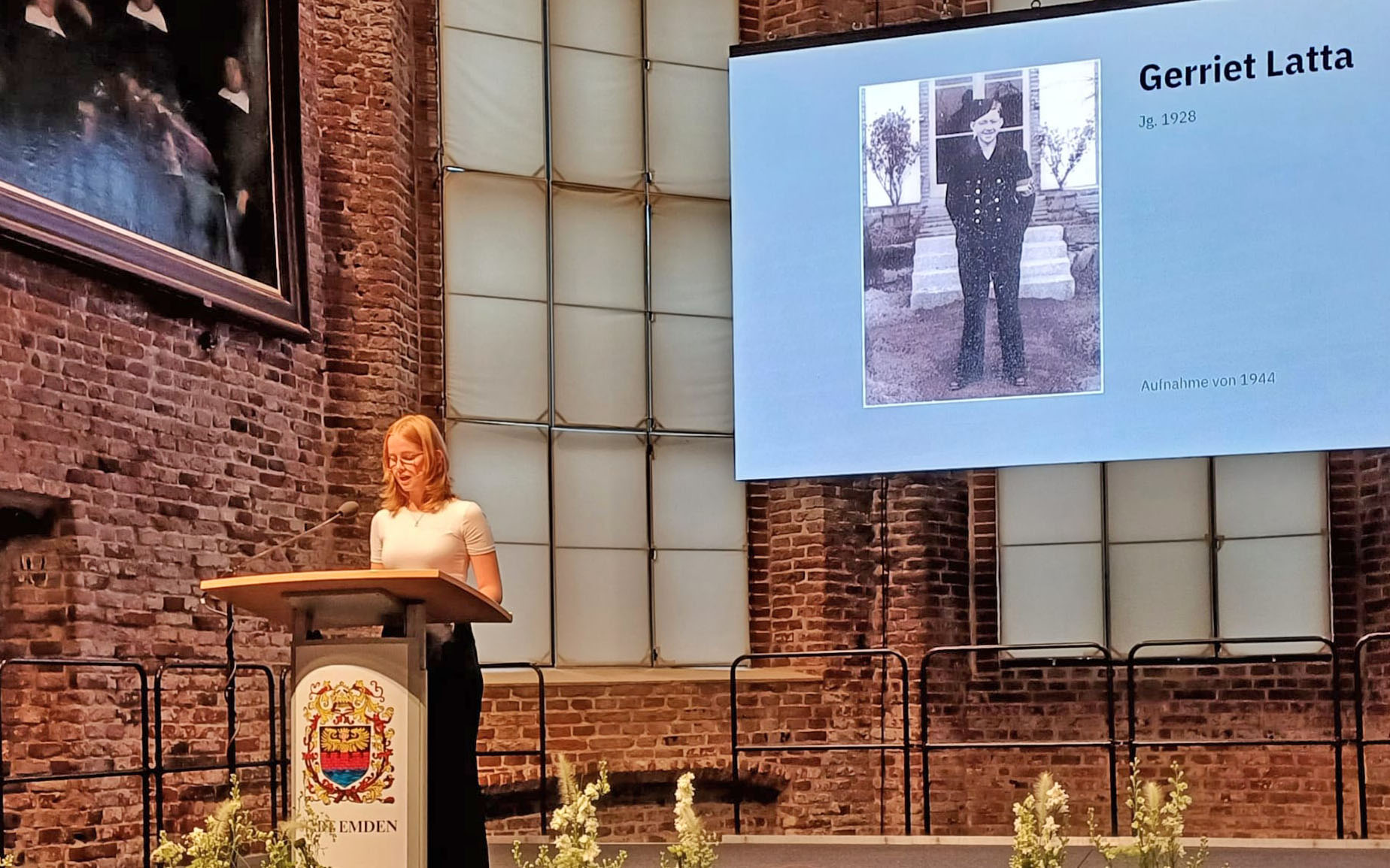 Schülerinnen der BBS II Emden gestalten Gedenkfeier zum 6. September 1944 mit